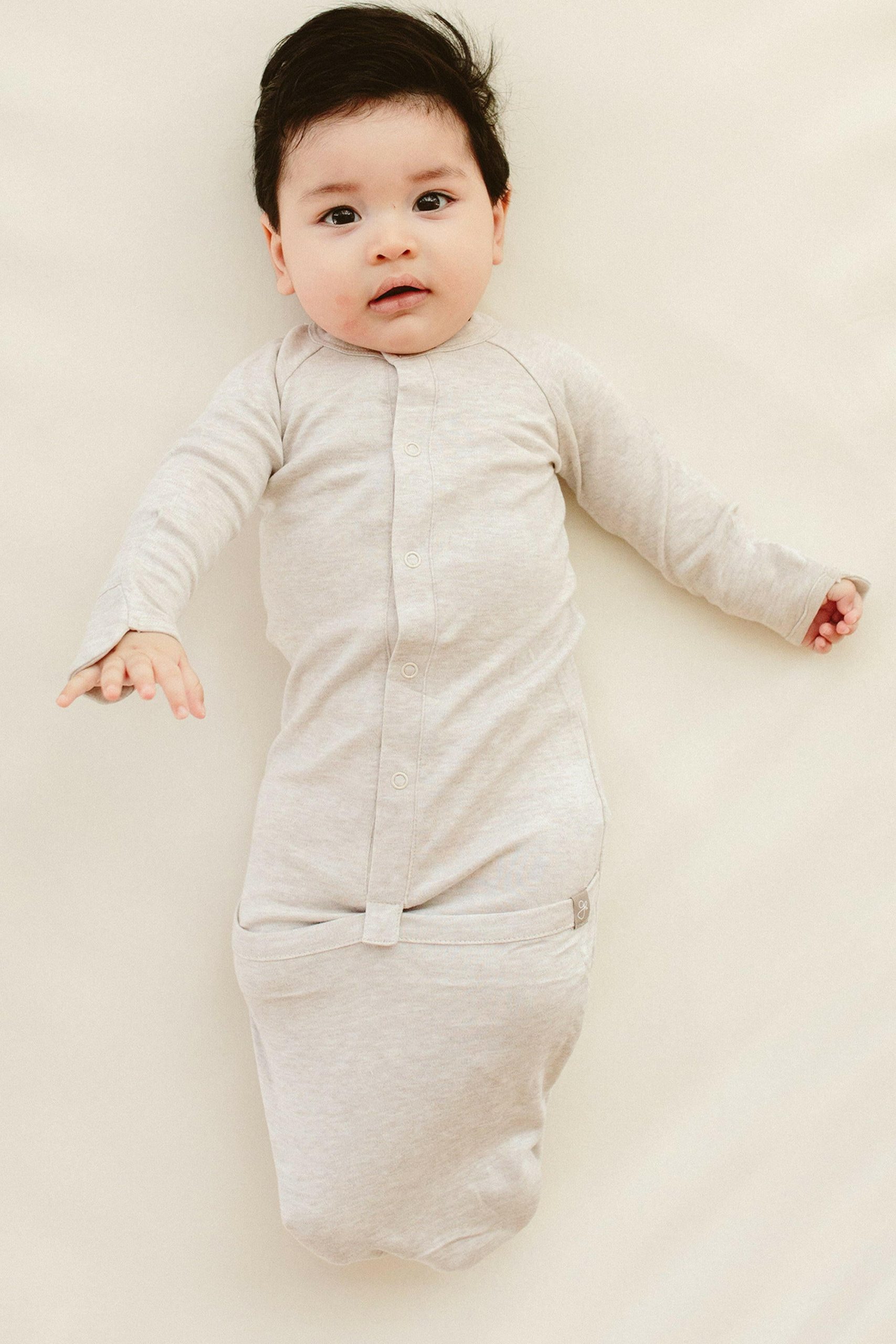 GOWNS – STORM Grau