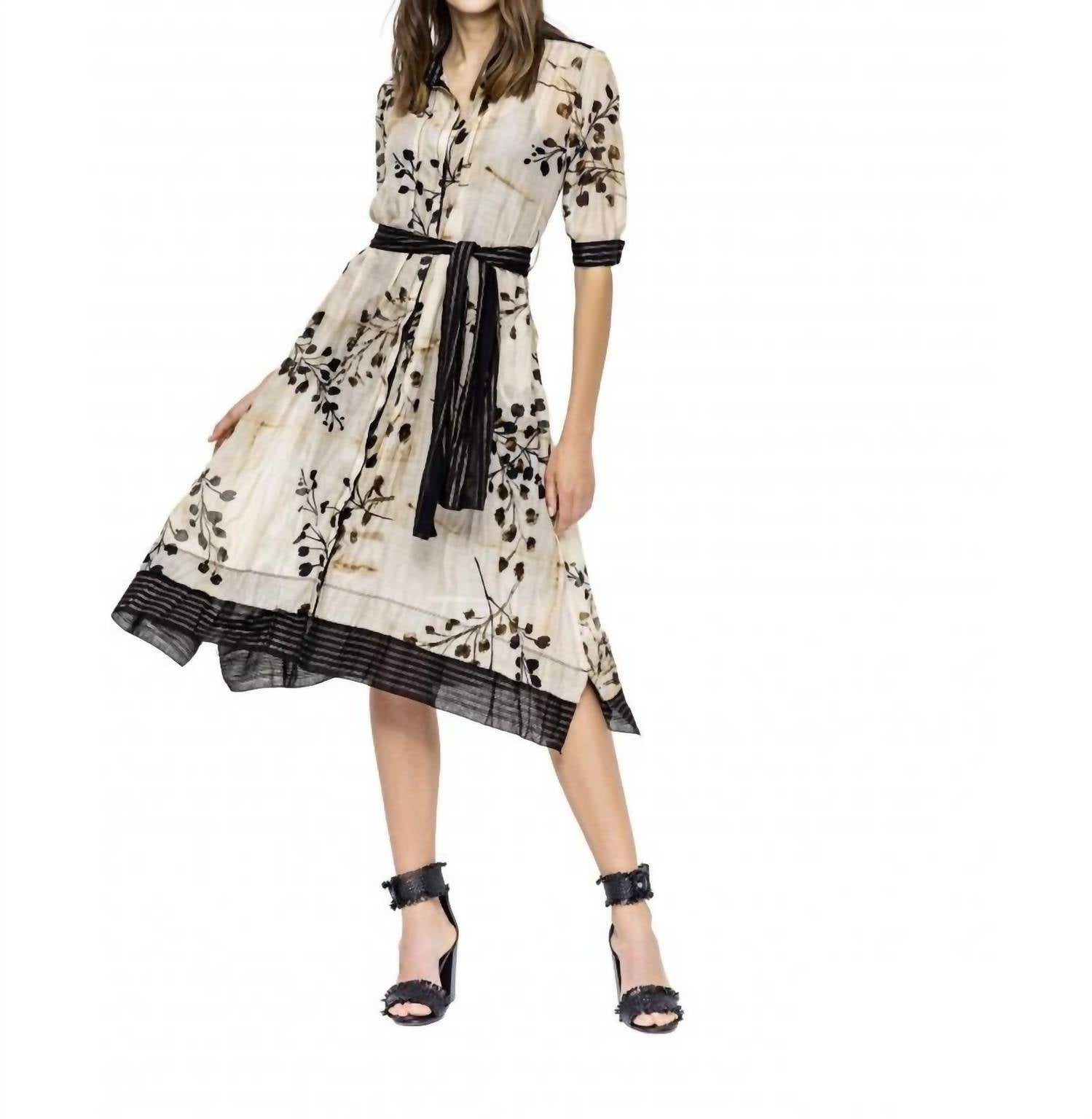 Blusenkleid im mit Blumenmuster