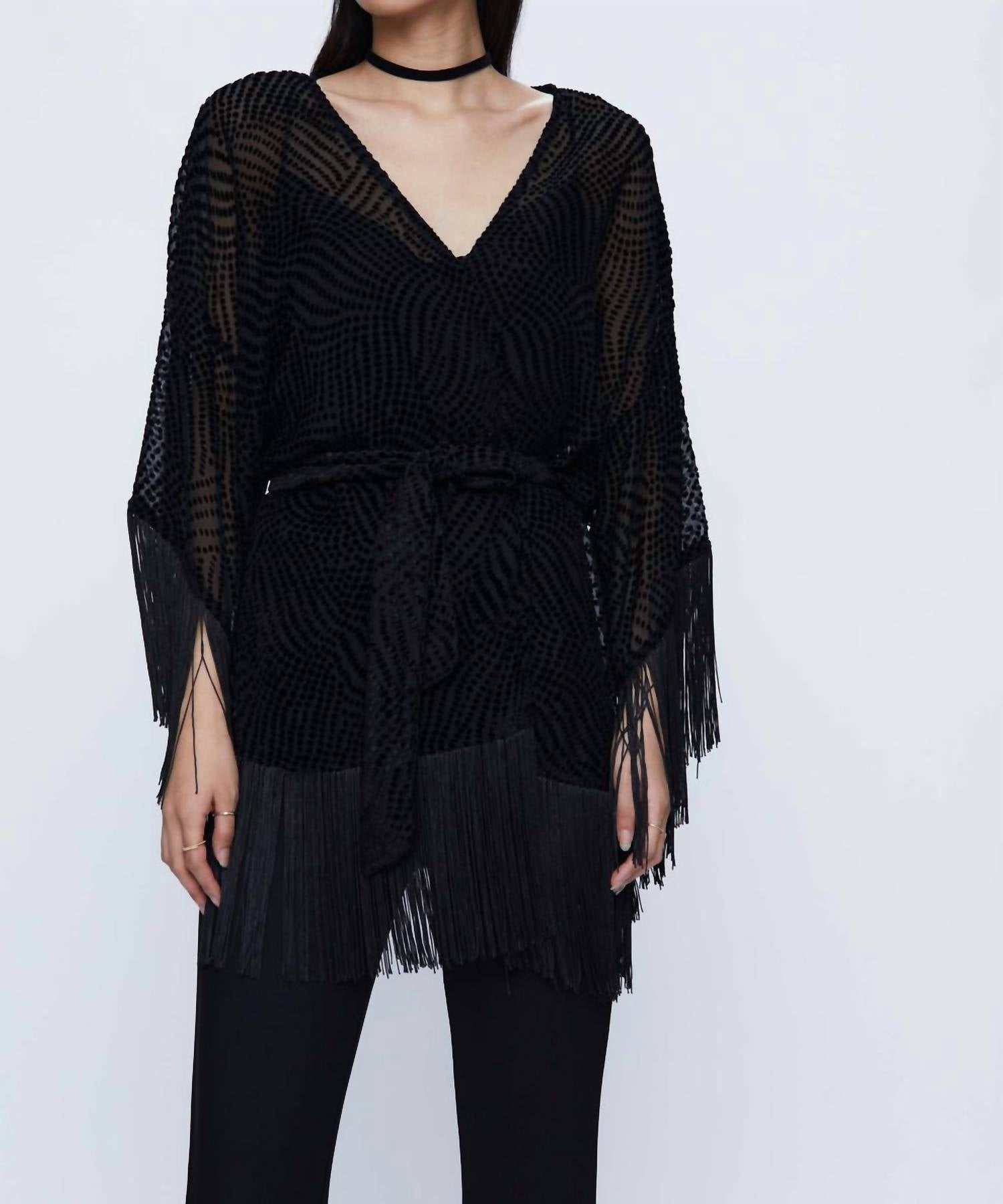 Devore Velvet Kimono With Fringe in schwarz