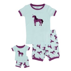 Mädchen und passende Puppe kurze Pyjamas Einhorn