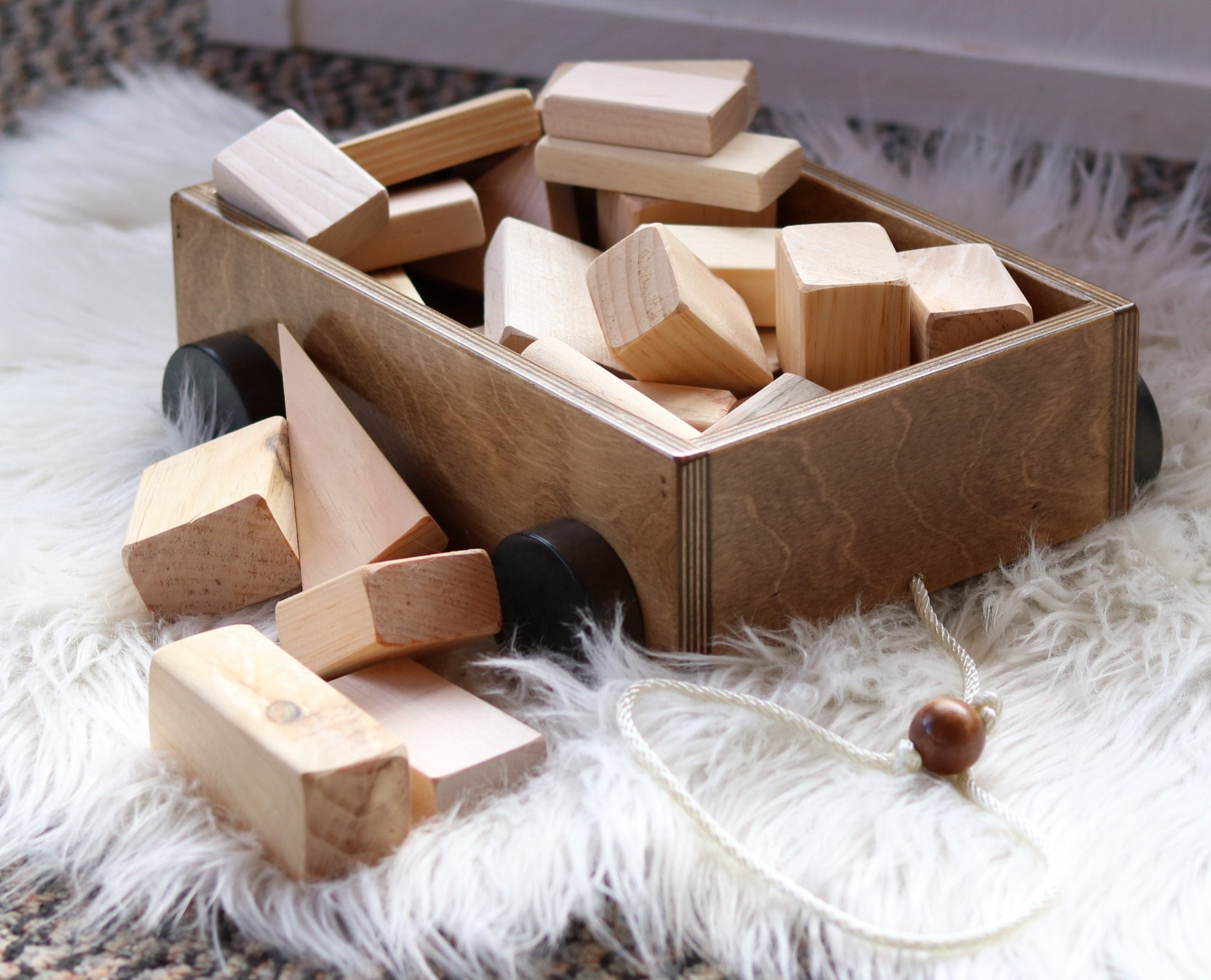 Amish-Made Holz Kleinkind Pull Wagon Spielzeug mit Holz Bausteine
