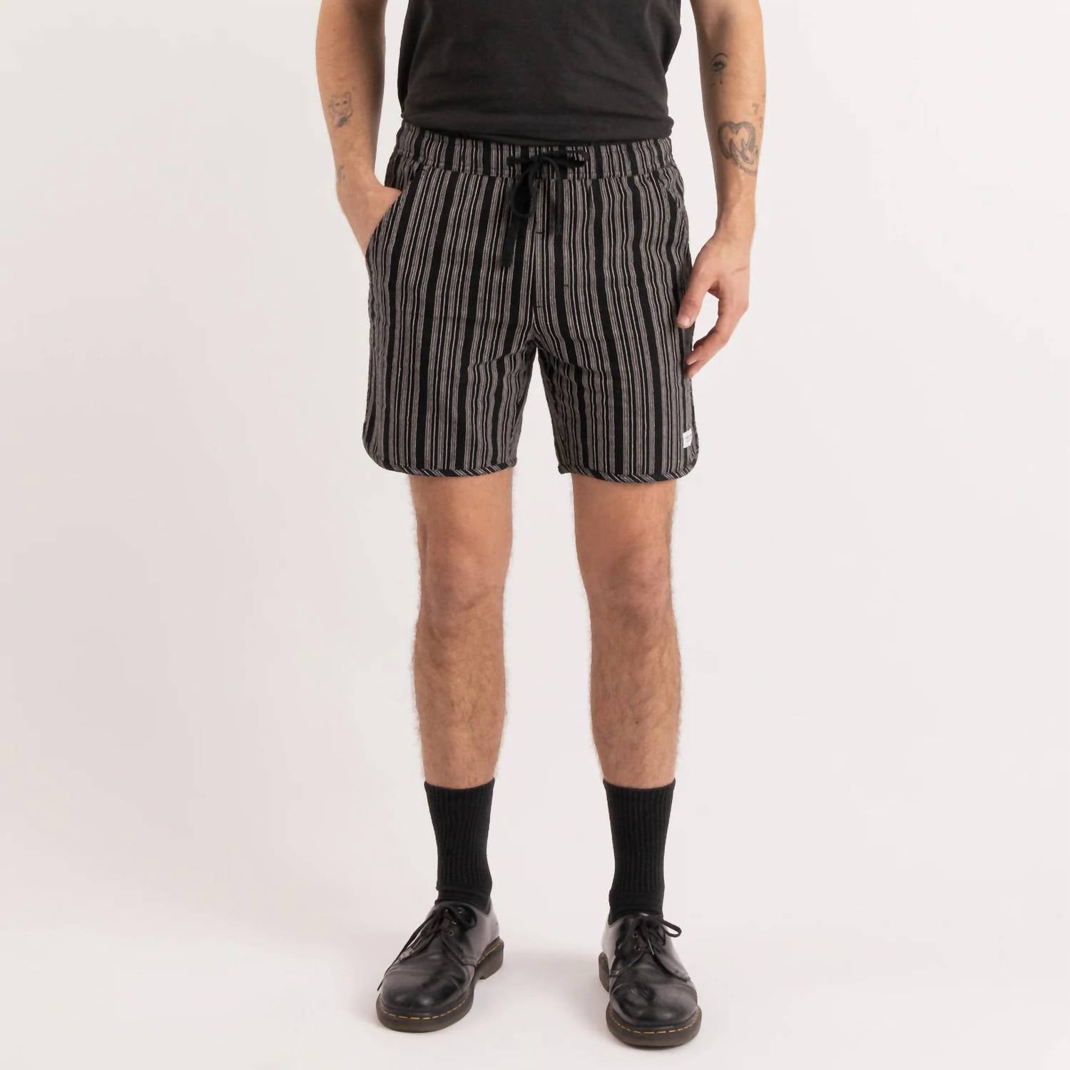 Pathway Stripe Elastic Walkshort in Schwarz