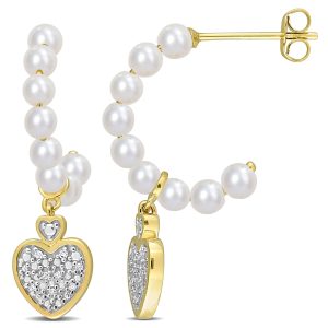Mimi & Max 3,5–4 mm große Süßwasser-Zuchtperlen- und Diamant-Akzent-Herz-Ohrhänger aus 10-karätigem Gelbgold