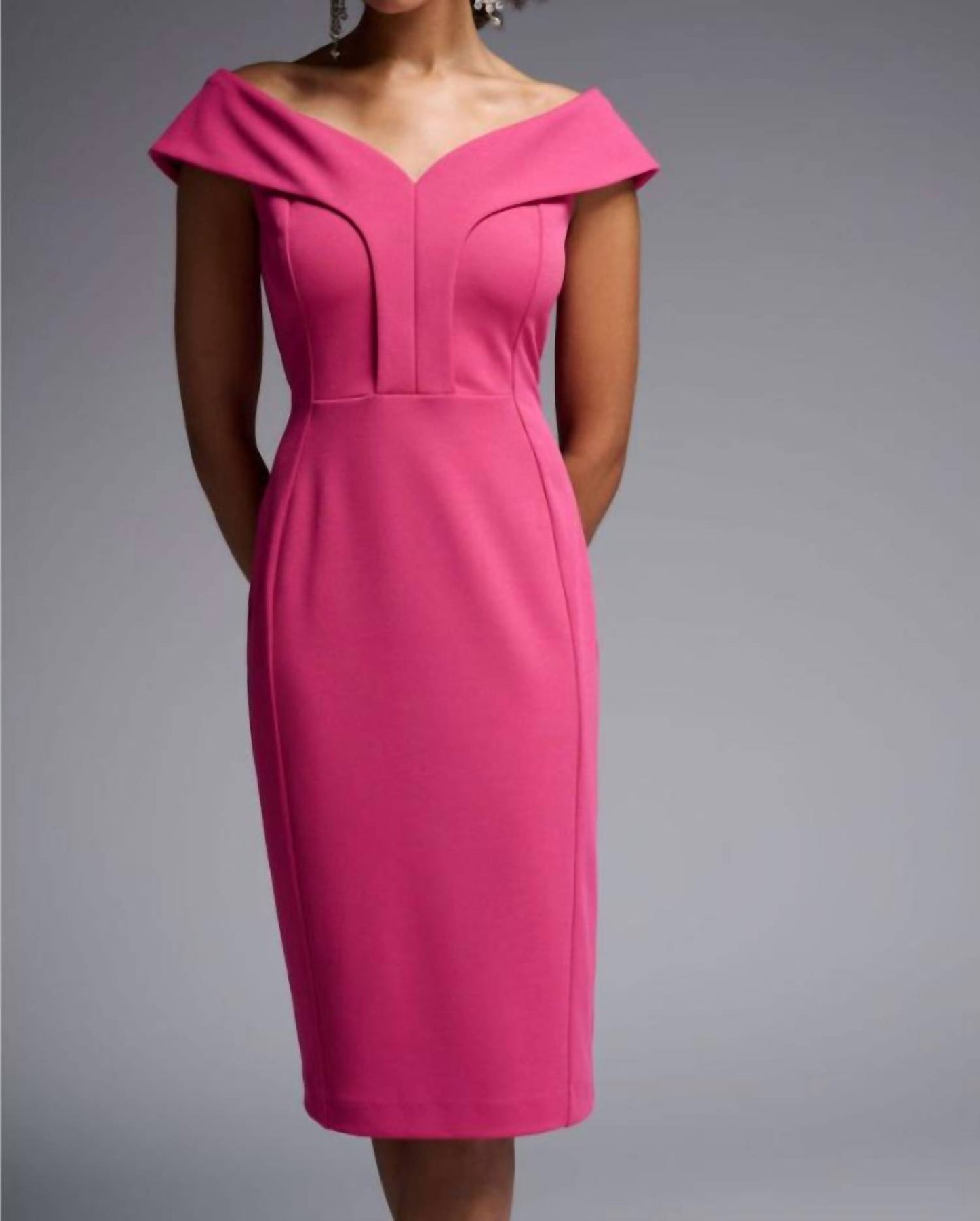 Schulterfreies Kleid im Hibiskus-Stil