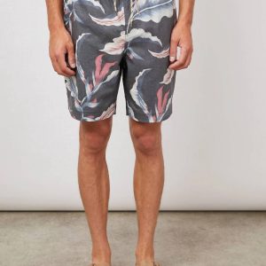 Kian Swim kurz in Paradies-Nächten