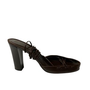 Bottega Veneta Mit Schnürung mit Riemchen Sandalen mit Holz Absatz in braunem Leder