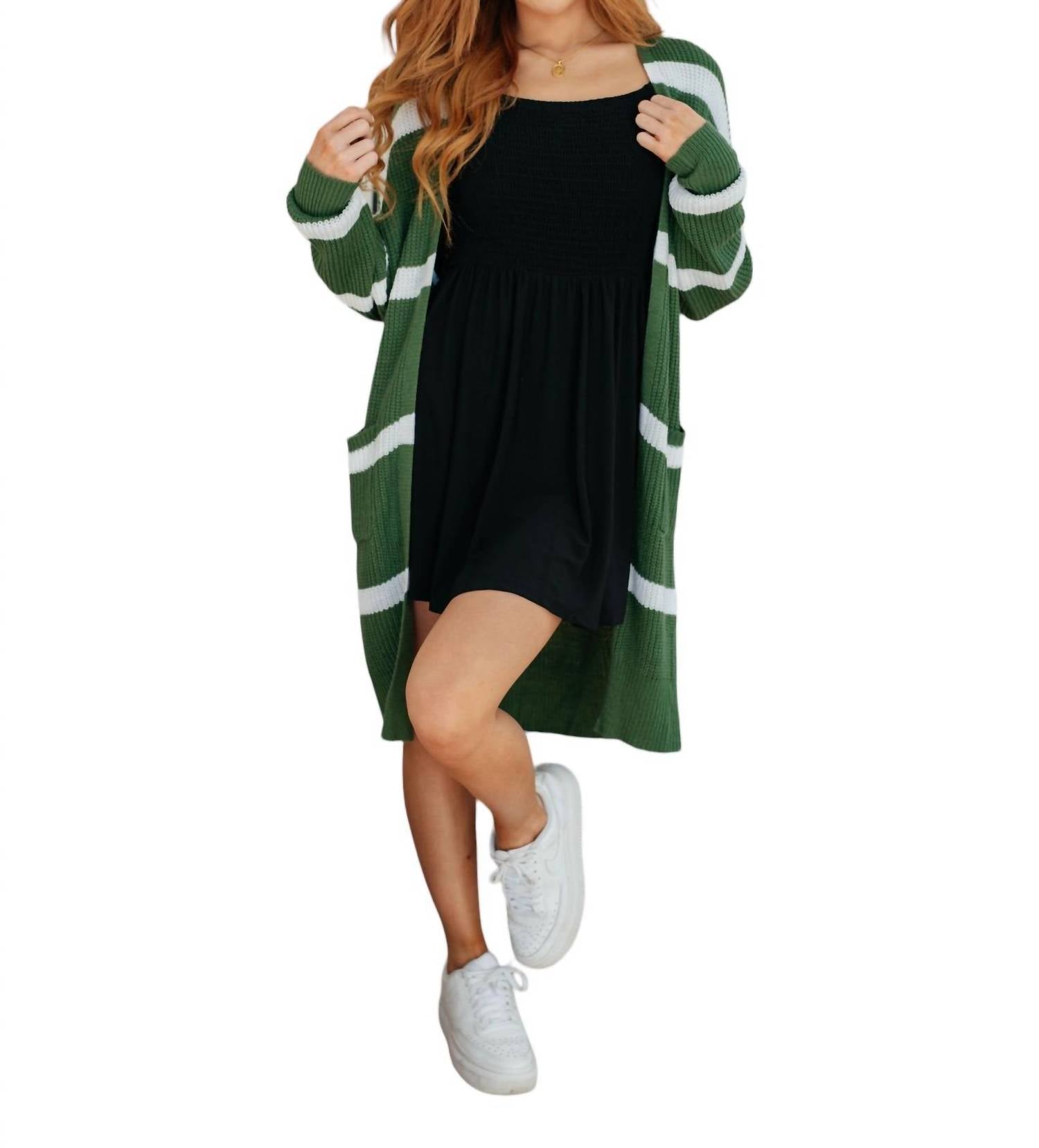 Heller ist besser gestreifte Strickjacke in Grün