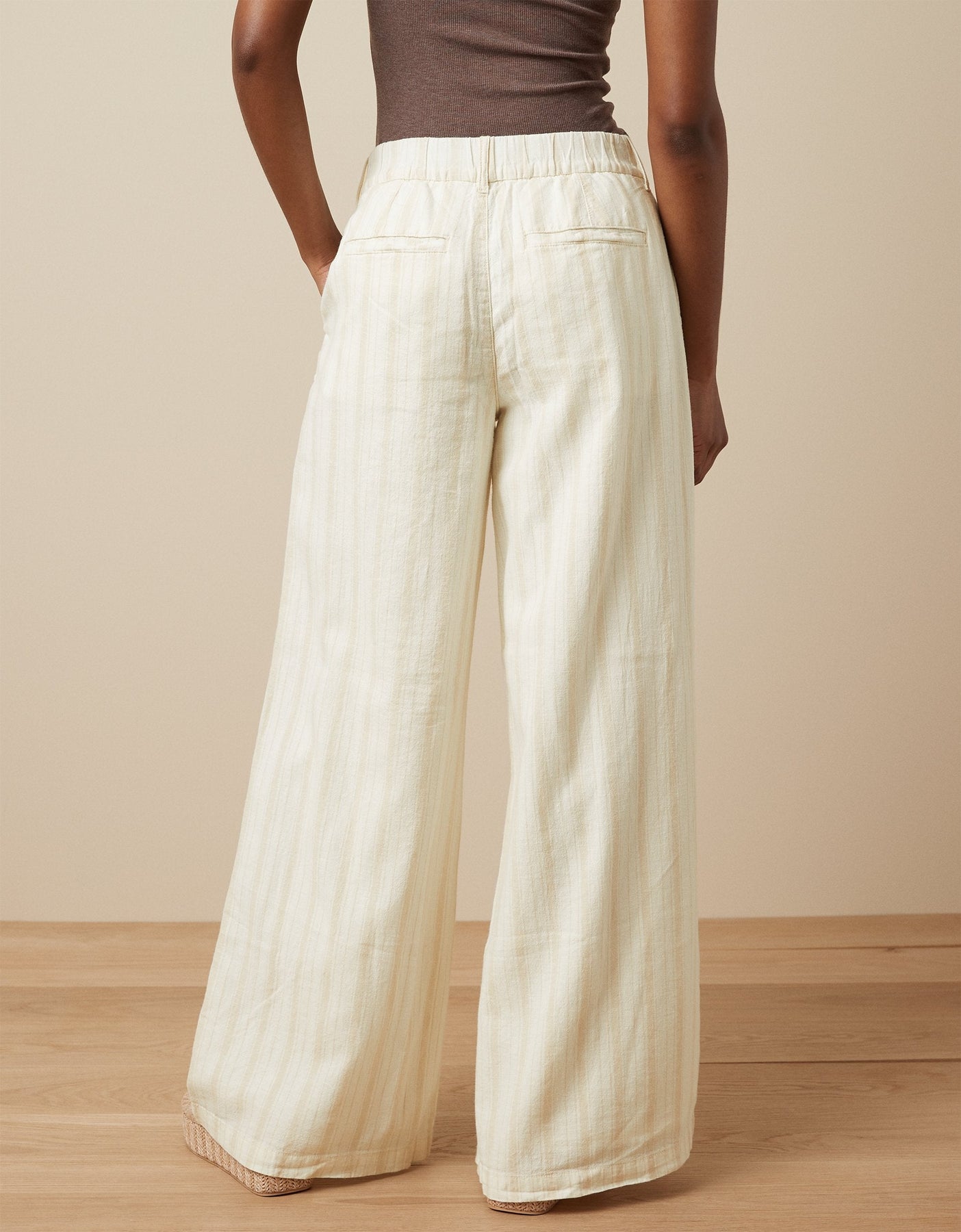 AE Gestreifte Leinen-Blend Hose