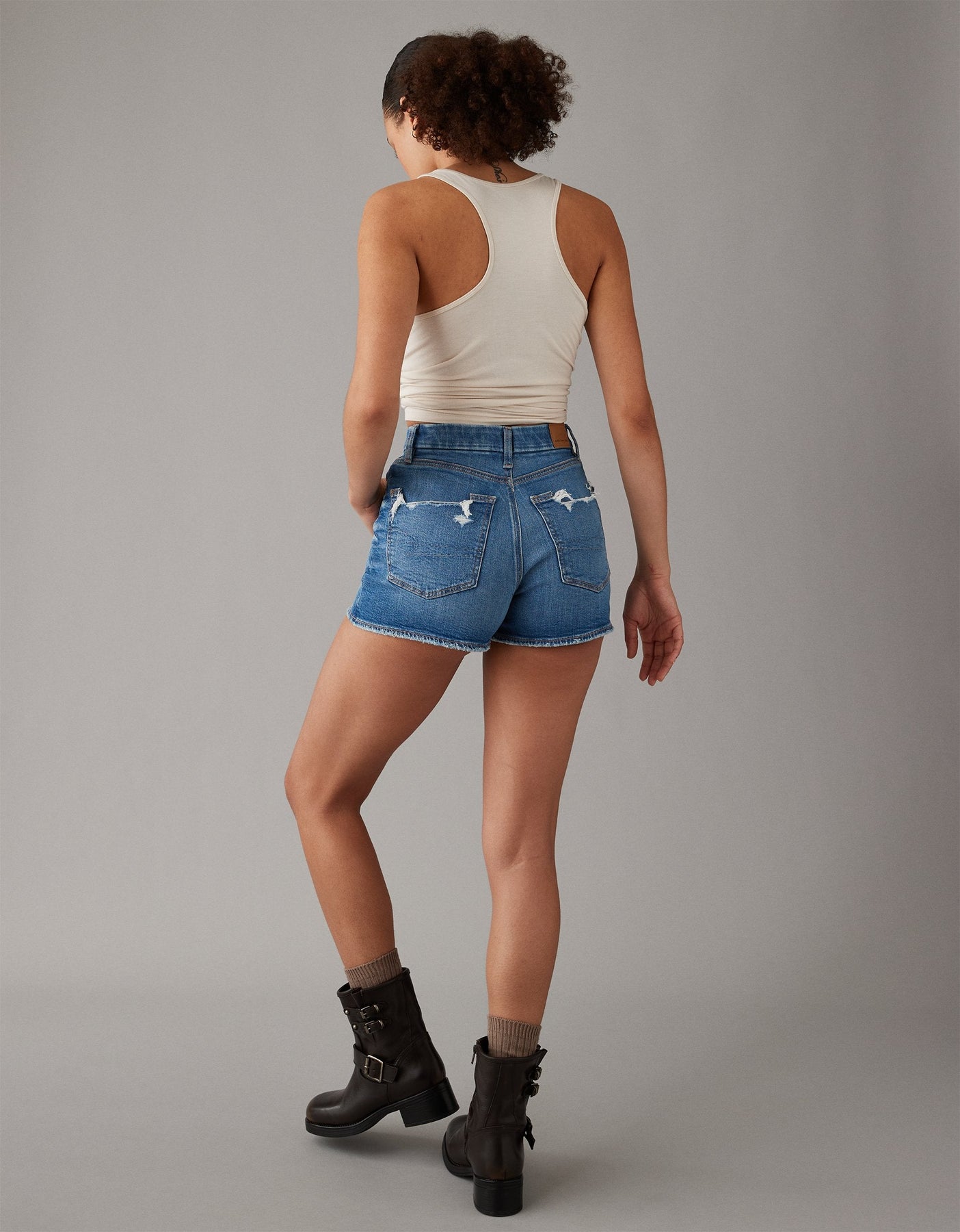 AE Strigid Curvy Ripped Denim Mom kurz