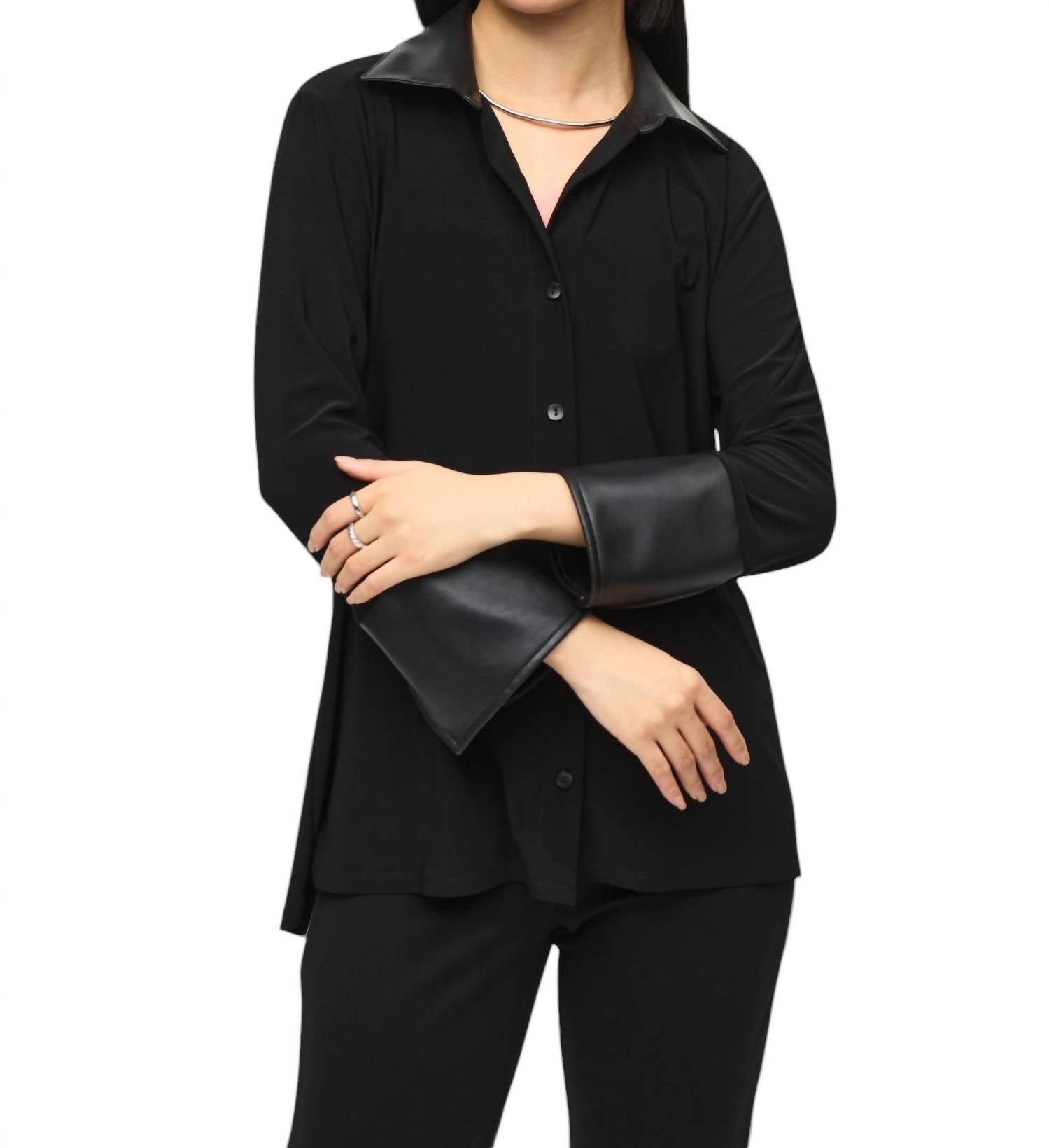 Minimalistisches Cutaway Nachthemd in Schwarz