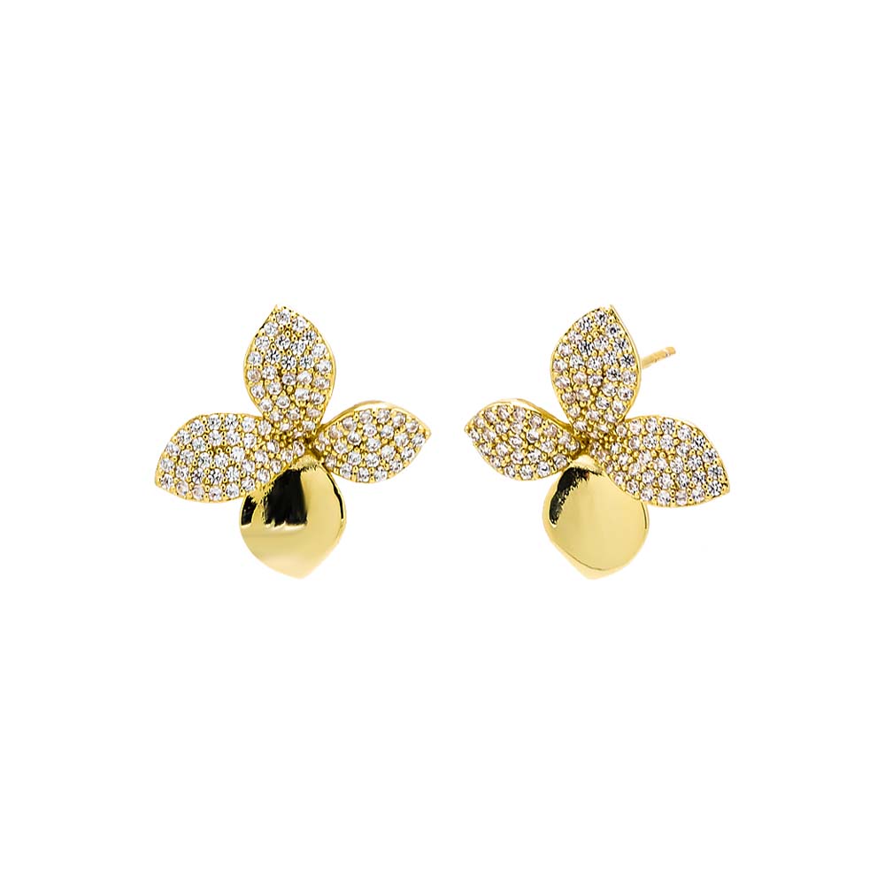 Pave Accented vier Blatt Blume Ohrstecker