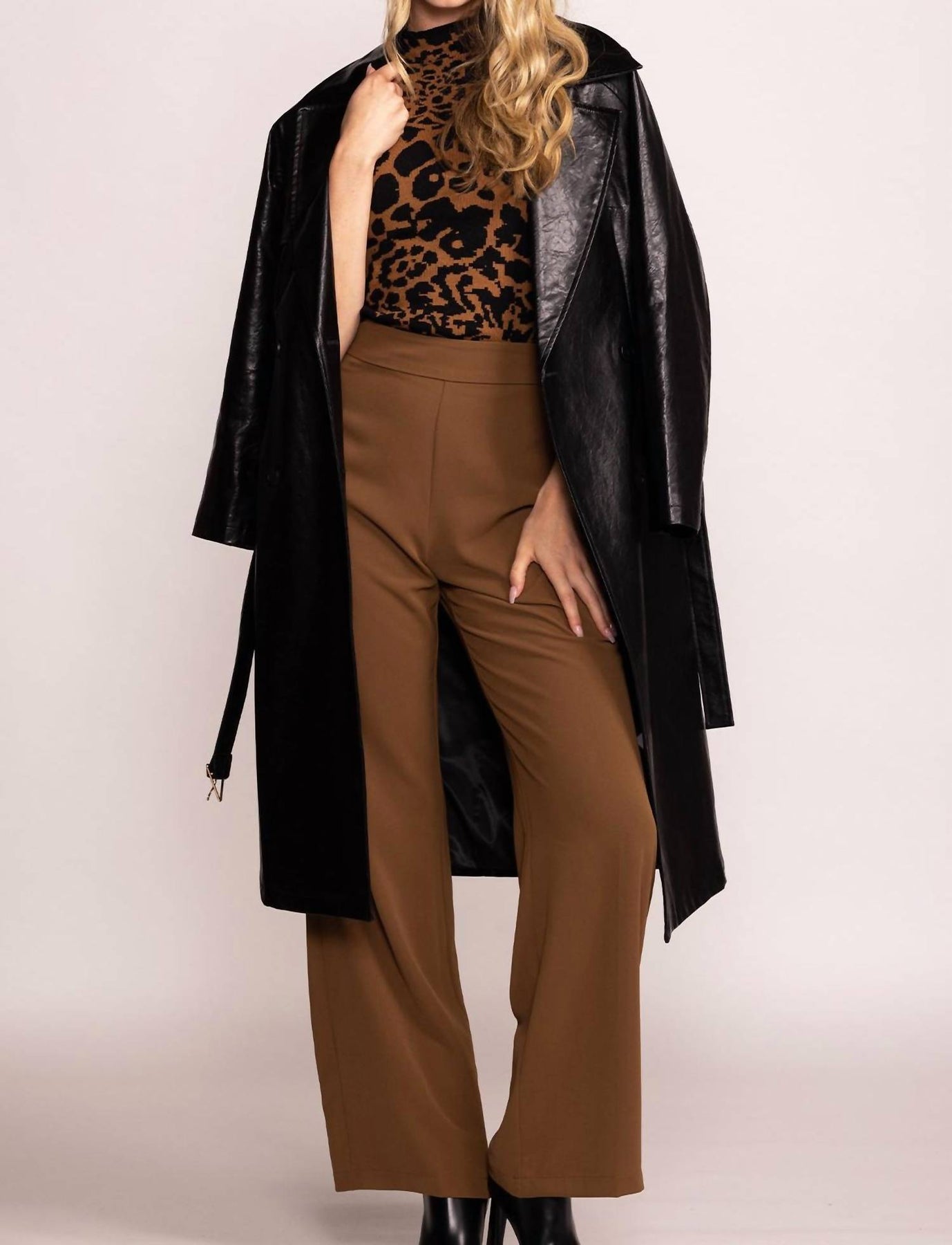 Tara Jacke in Schwarz