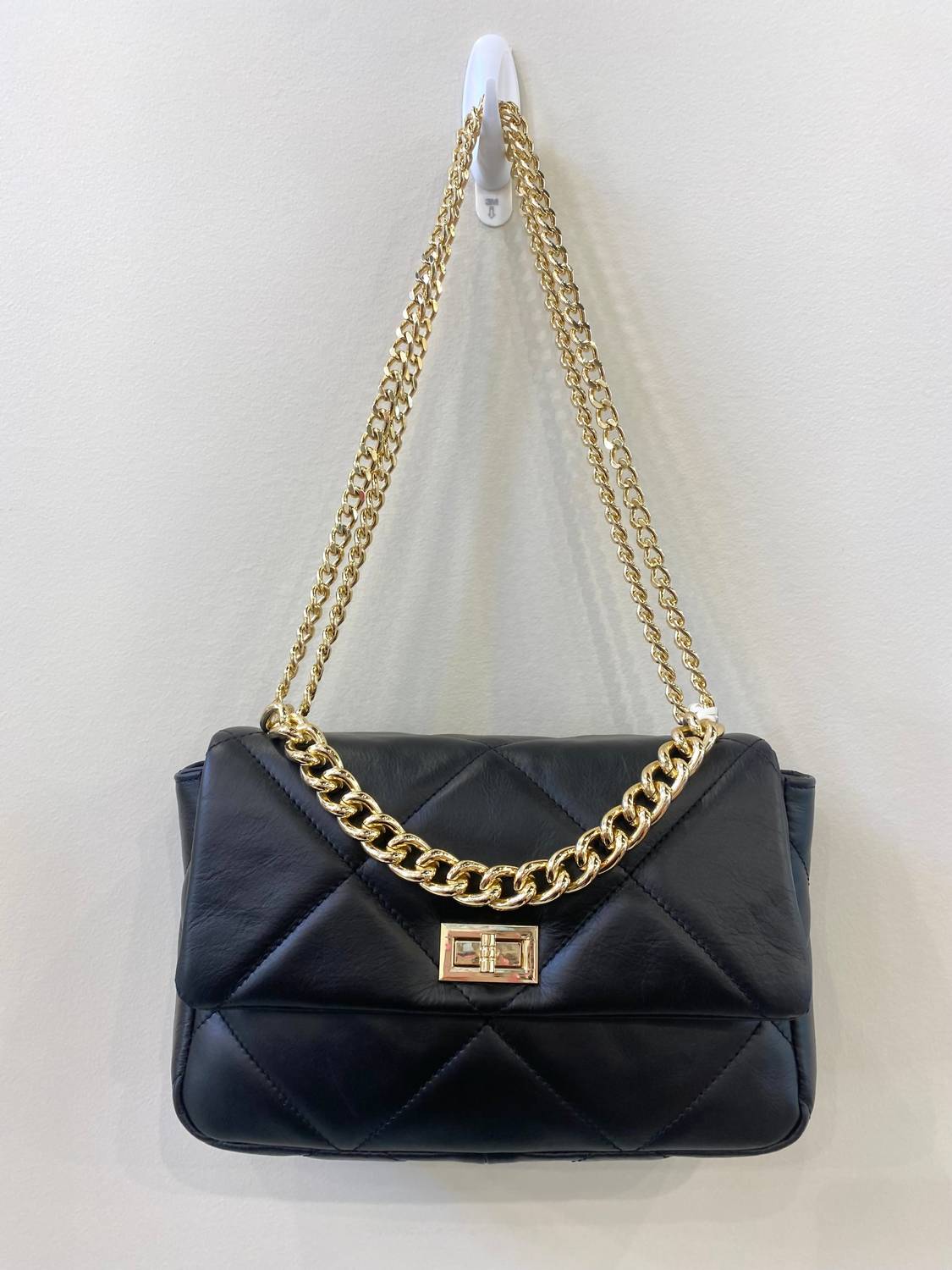 Schwarze gesteppte Handtasche