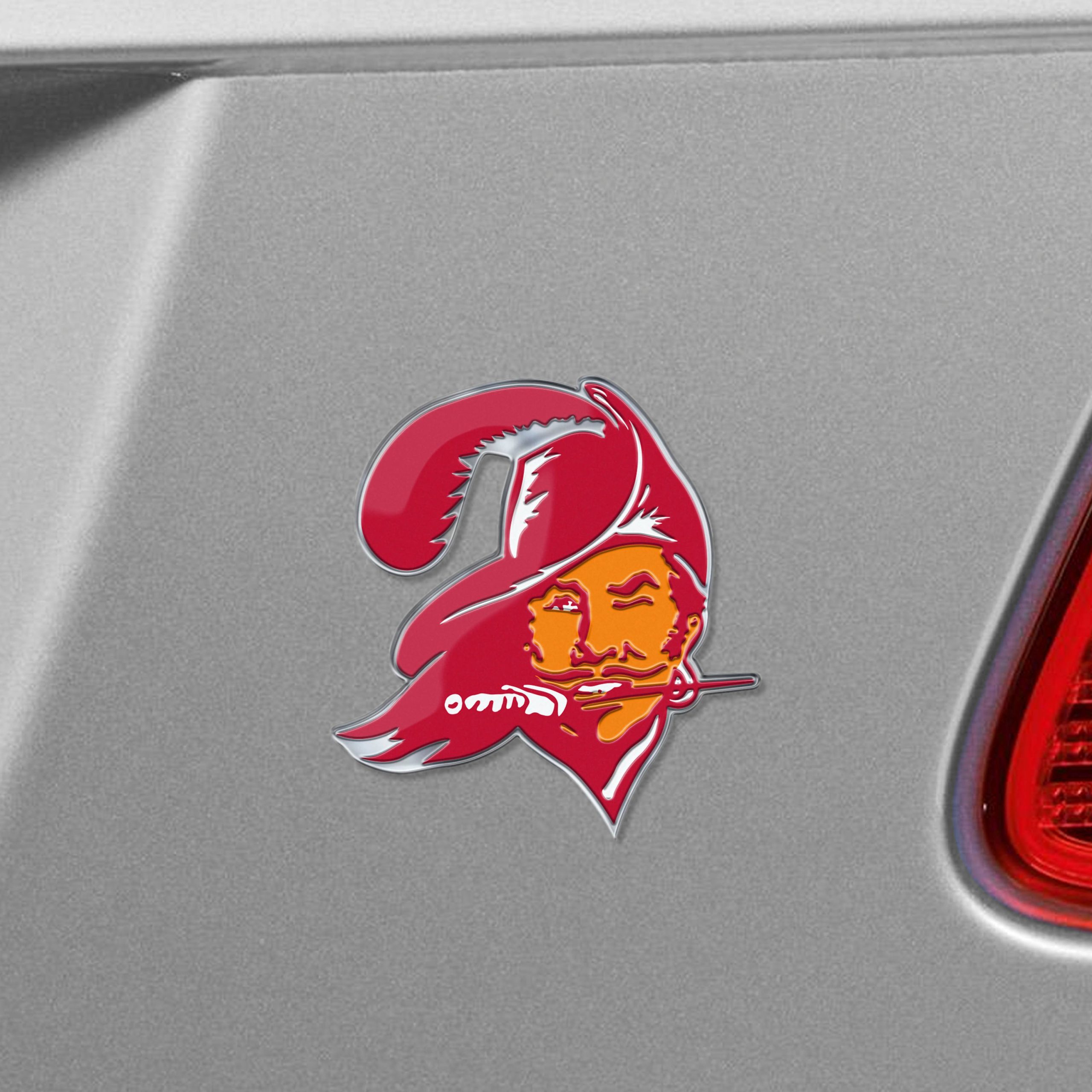 Fanmats Tampa Bay Buccaneers Heavy Duty Aluminium geprägte Farbe Emblem – Alternative