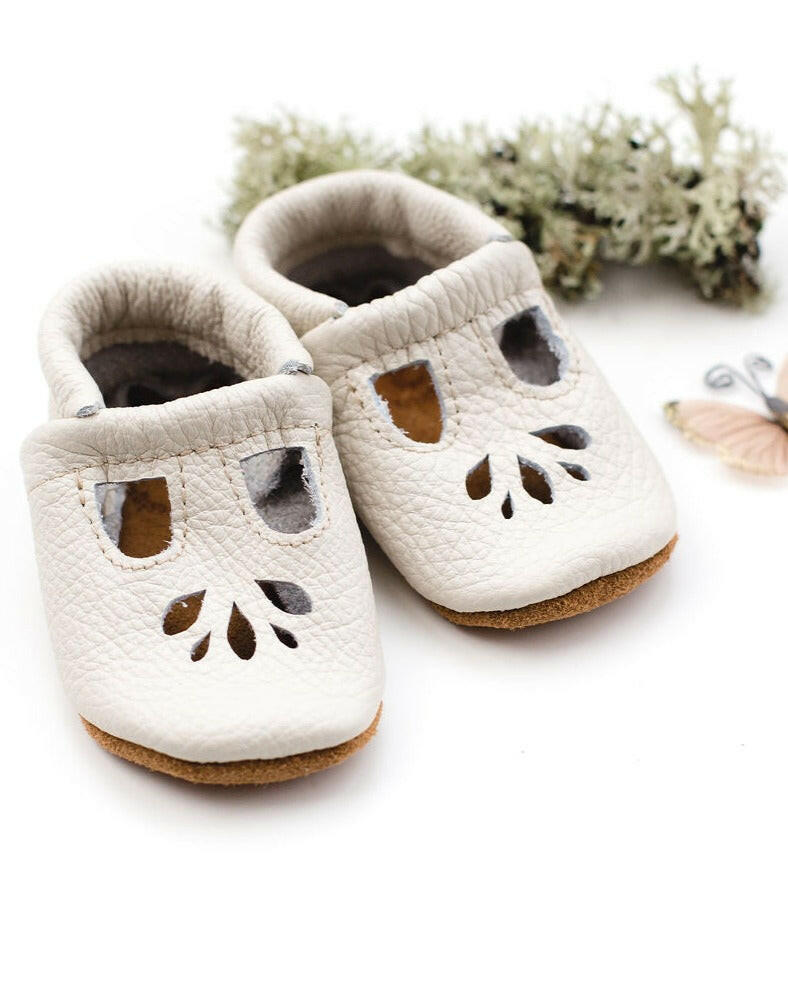 Milch LOTUS T-Strap Schuhe Baby und Kleinkind