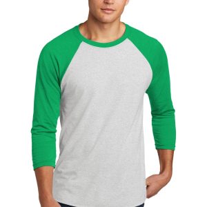 Next Level Unisex-Tri-Blend-Raglan-T-Shirt mit 3/4-Ärmeln.