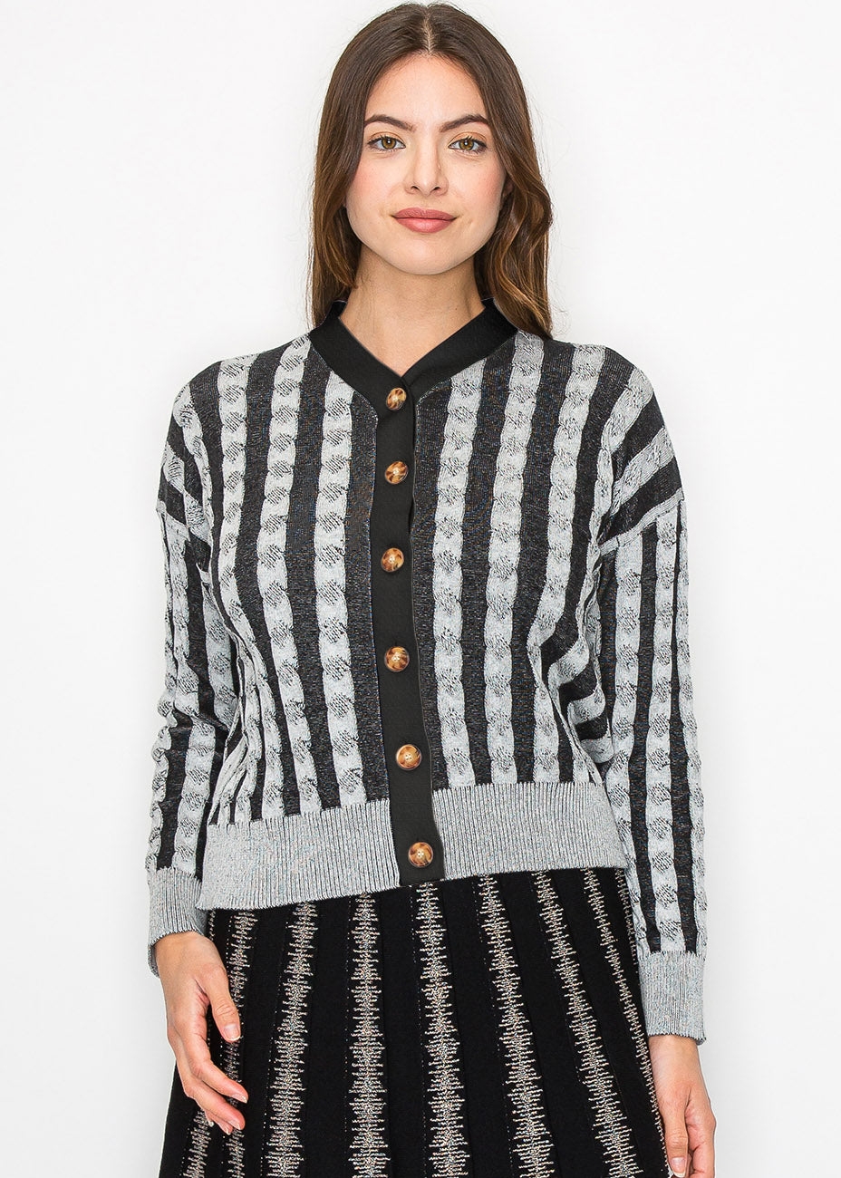 Schwarze und graue Strickjacke mit Knöpfen