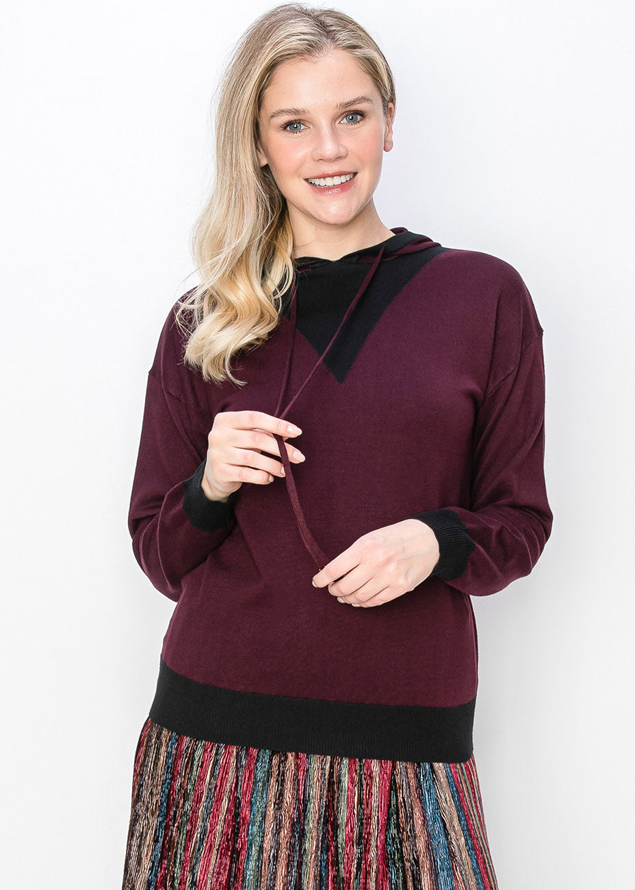 Burgunder Strickpullover mit schwarzem Akzent – Kapuzenpullover