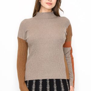 Taupe gerippter Pullover mit warmen Akzenten