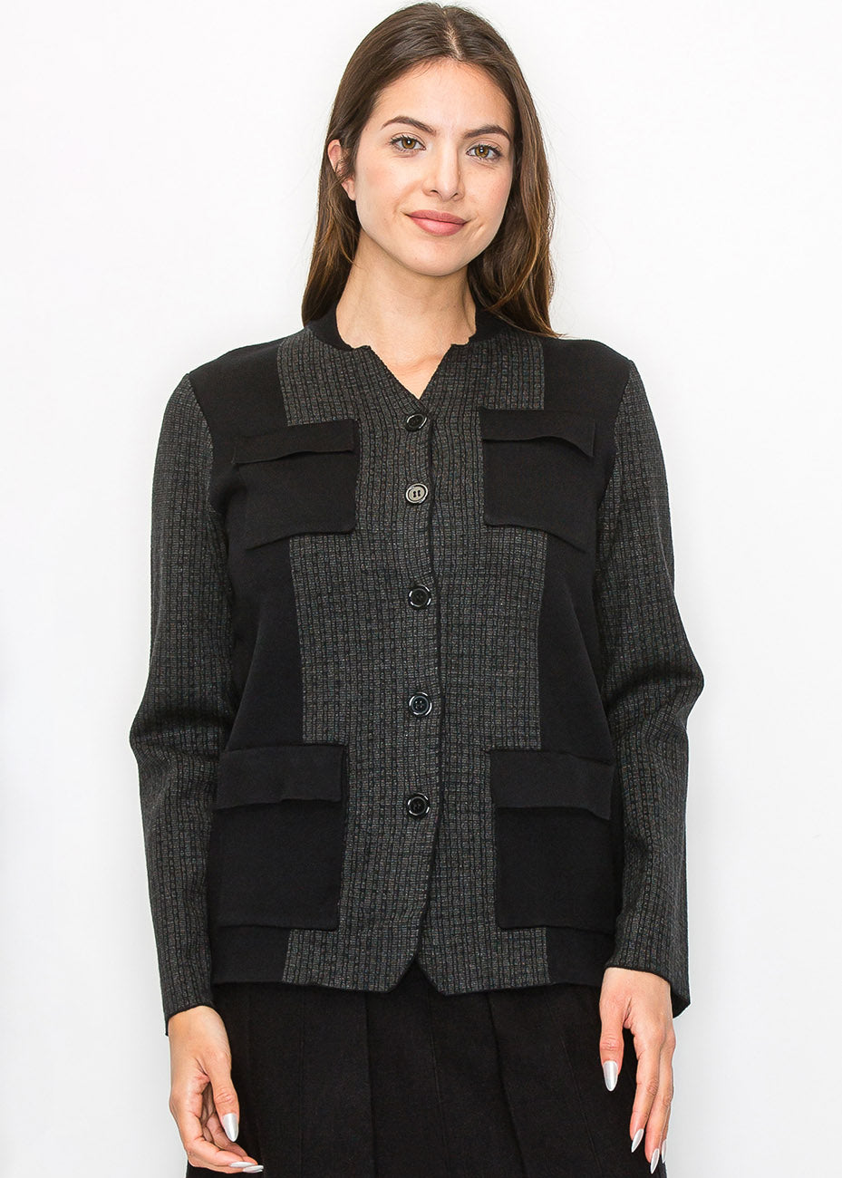 Graue Strickjacke mit modernen Taschendetails