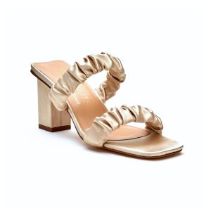 First Love Heeled Sandale in Champagner