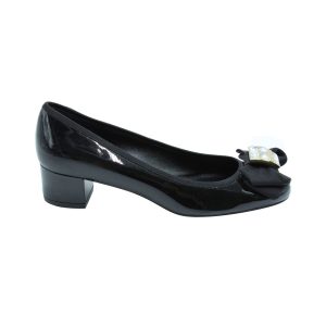 Salvatore Ferragamo Vara Pumps im schwarzen Patent 7833160319036