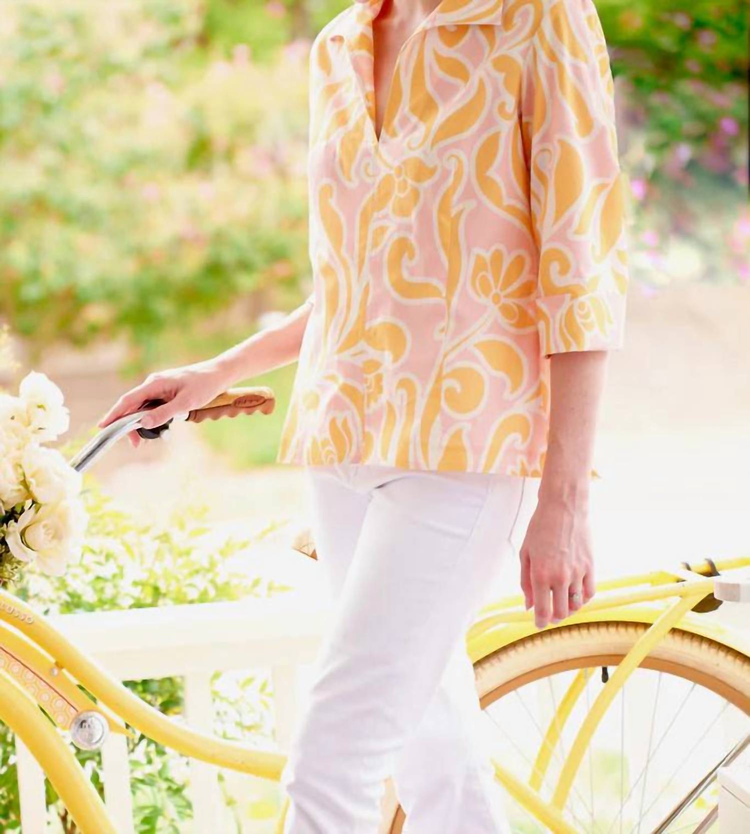 Sunshine Scroll Swing Top in Schwarz