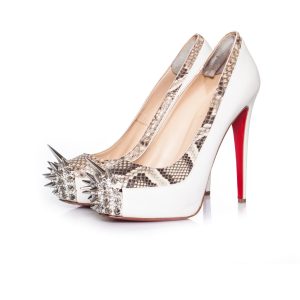 Weiße Plattform Spike Pumps
