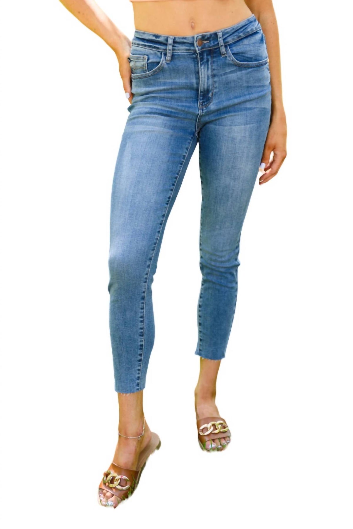 Hi-Waisted gestickte Tasche entspannte Jeans in Mid Wash