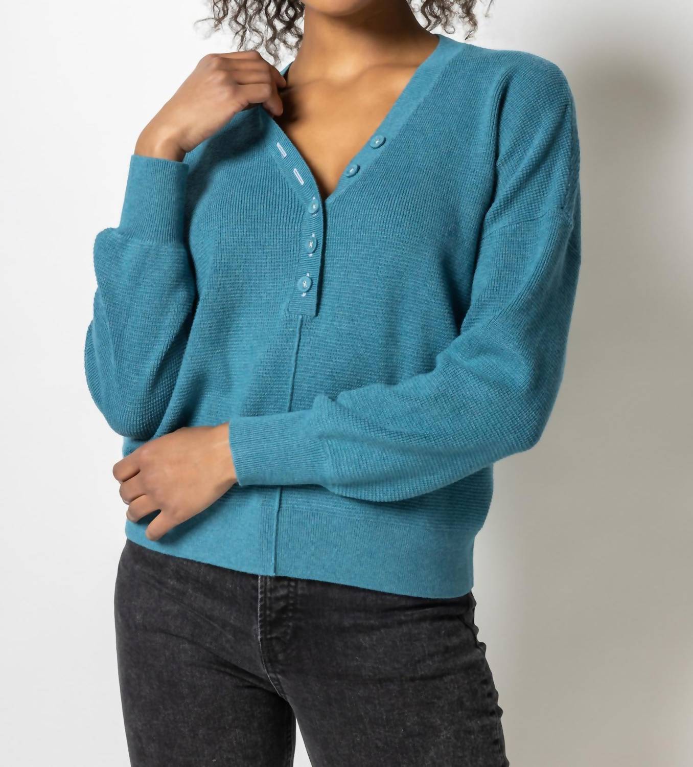 Leichter Henley Pullover mit Knopfdruck in Baltic Blau