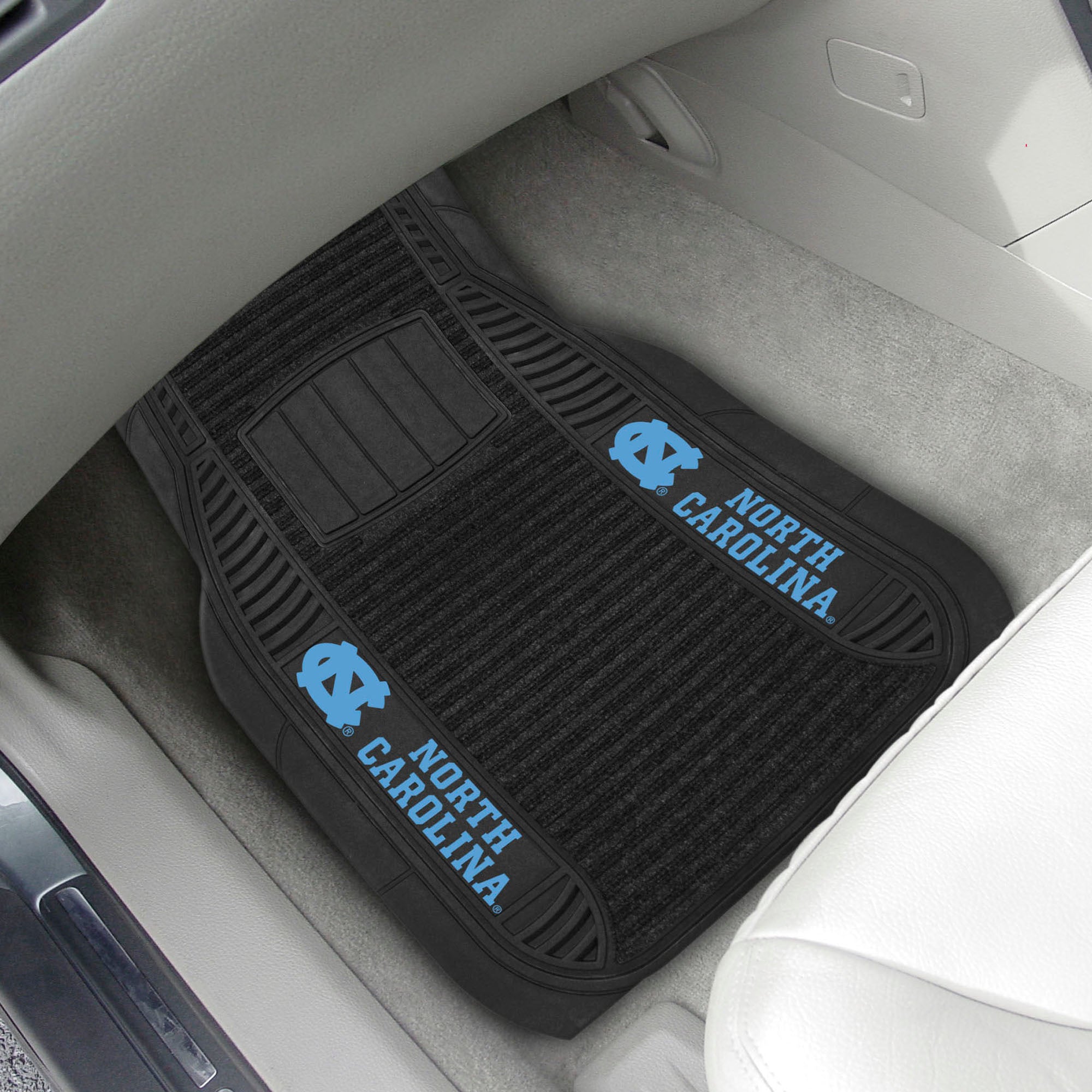 Fanmats North Carolina Tar Absatzschuhe 2 Stück Deluxe Auto Matte Set