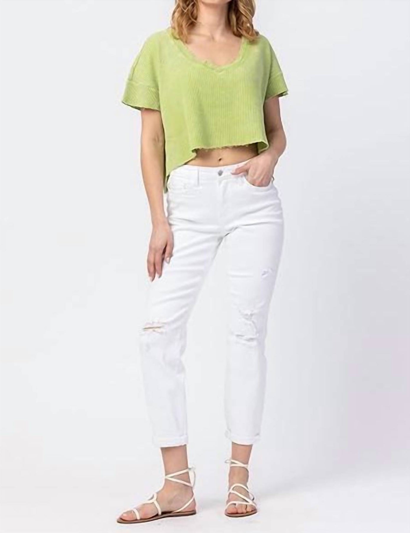 Mid-Rise Boyfriend zerstört Jeans in weiß