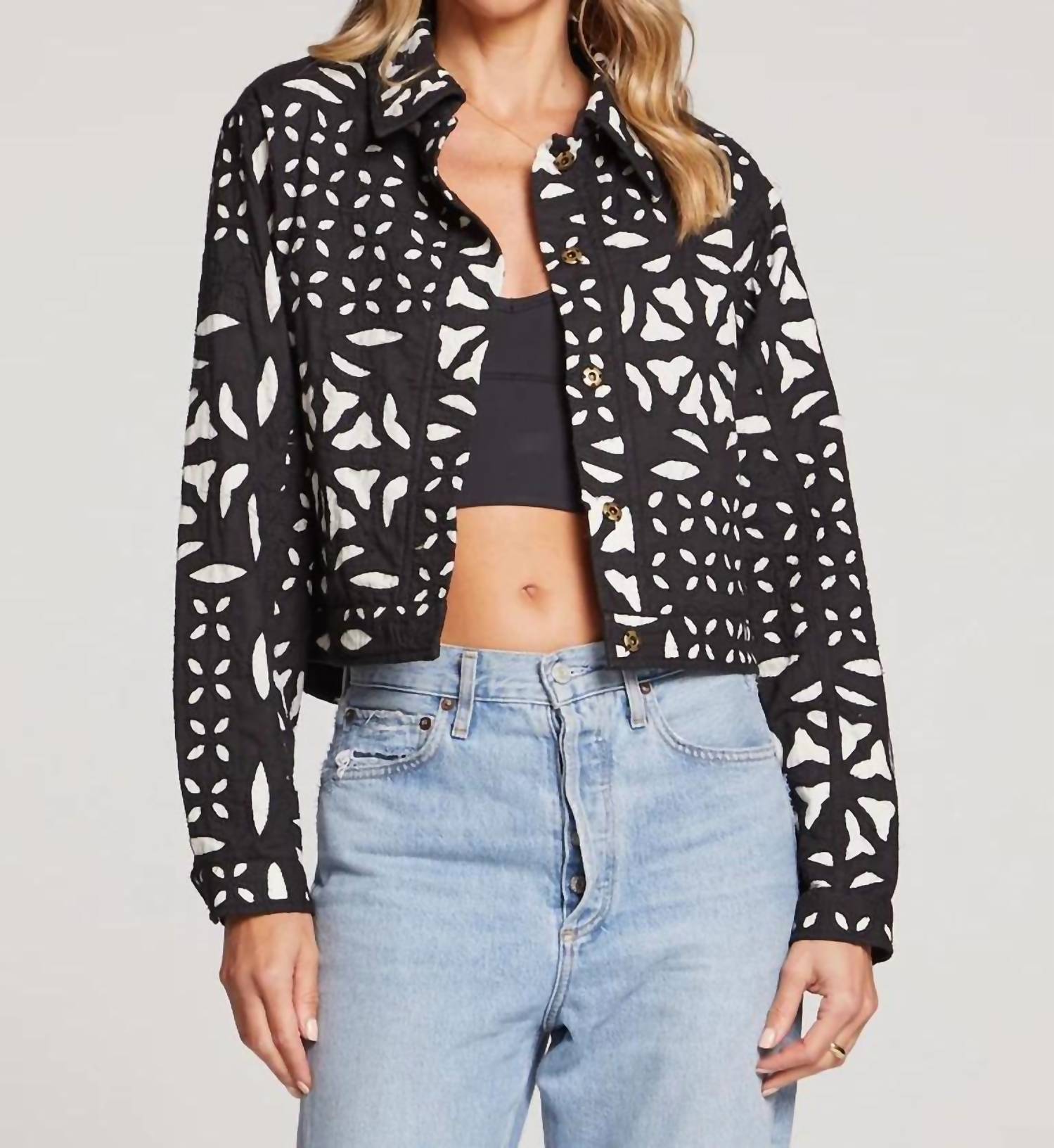 Jayme Jacke in geometrischem Schwarz