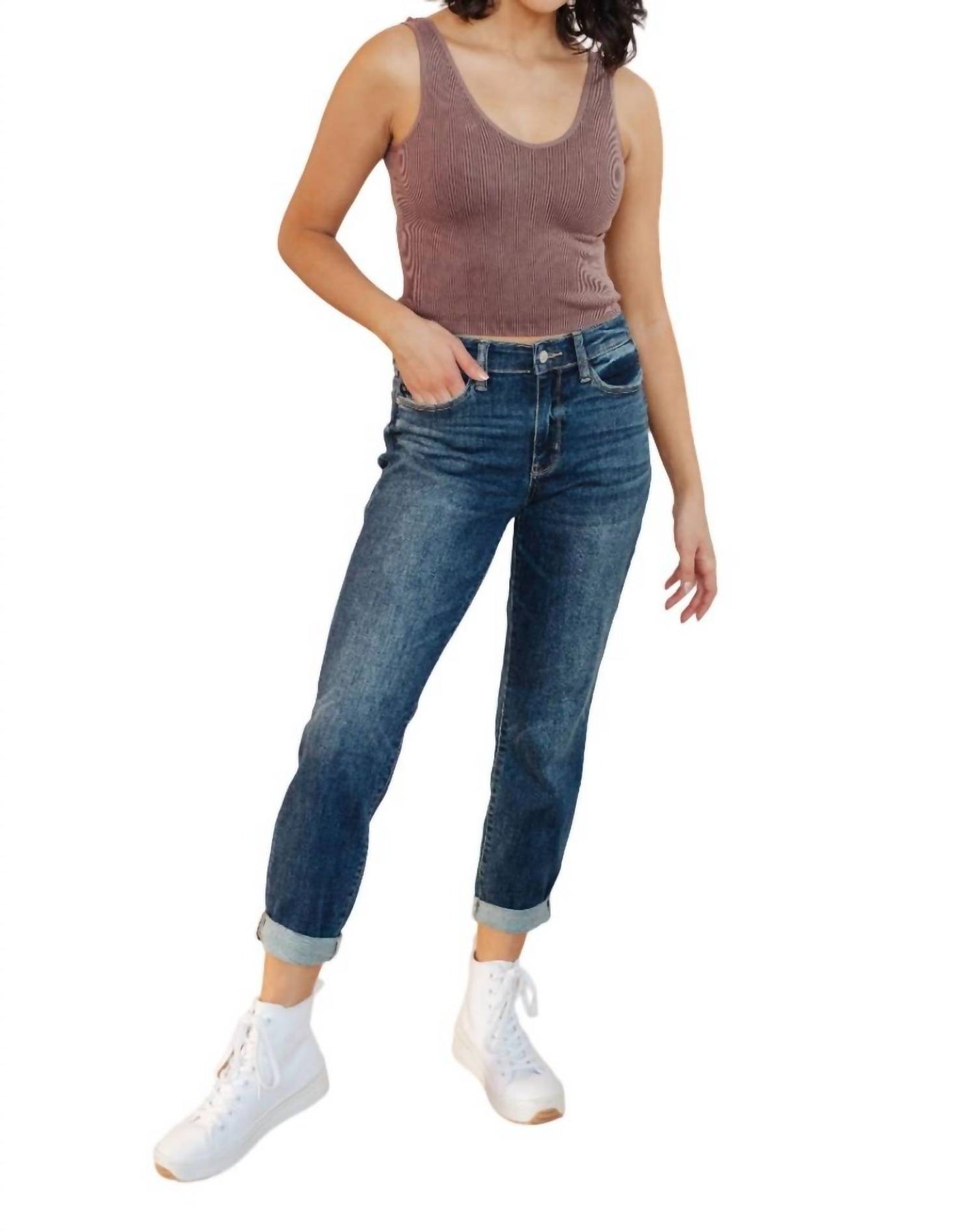 Midrise Cuffed Boyfriend Jeans in mittlerer Waschung