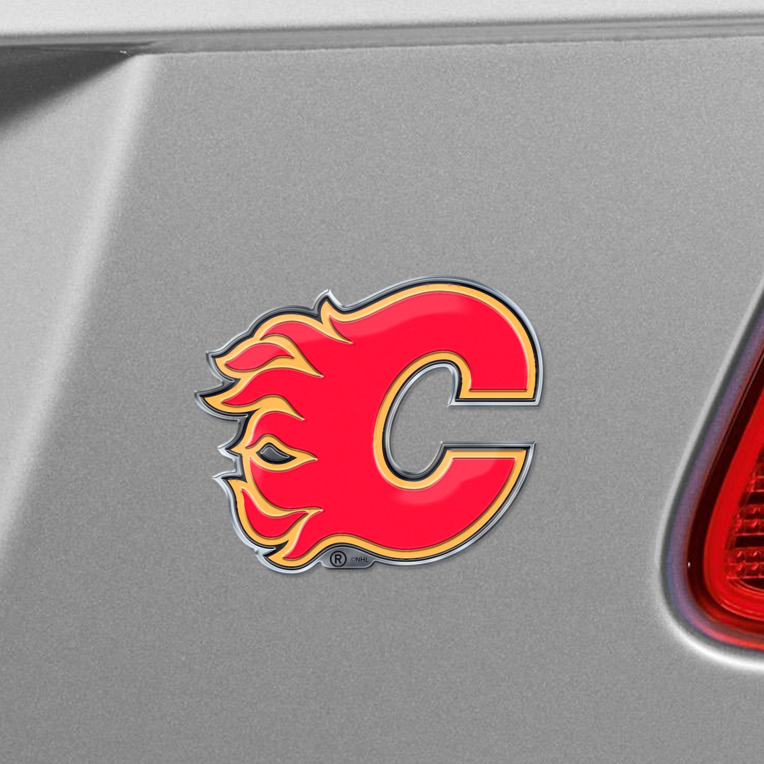 Fanmats Calgary Flames Heavy Duty Aluminium geprägte Farbe Emblem