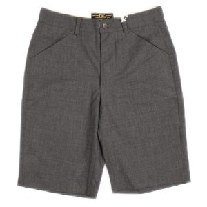 Kurze Hosen aus grauem Streifen