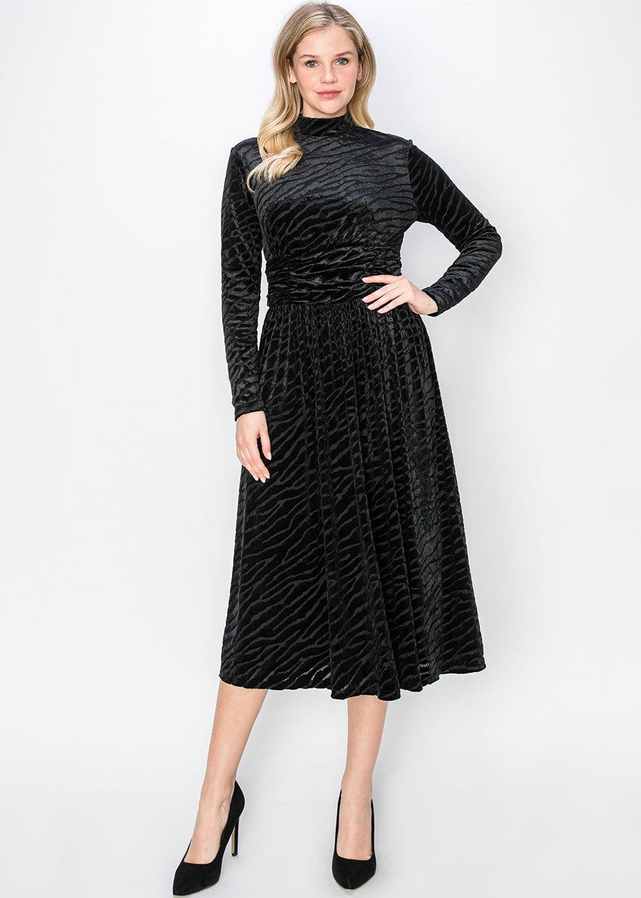 Schwarzes Midikleid aus Samt