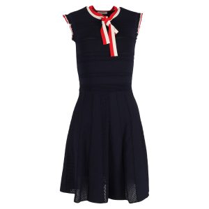 Sandro Paris Mini Fidelia Strickstreifen Detail mit Band Kleid in Marineblau Viskose – 7833632309308