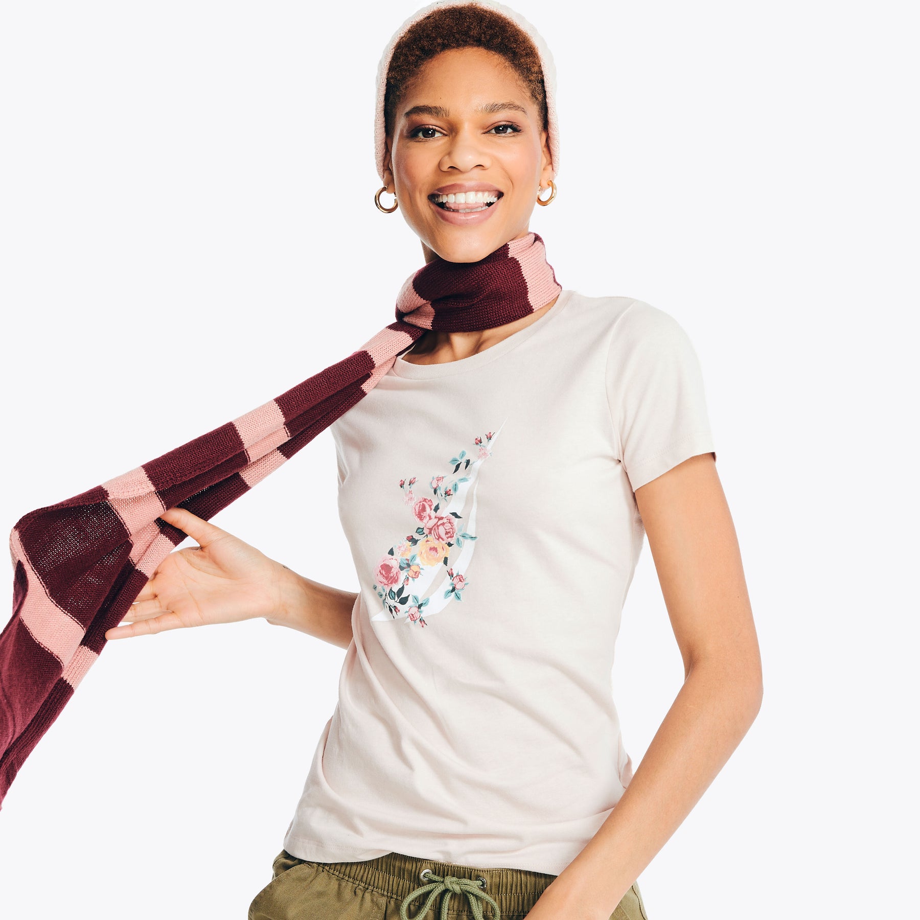 Nautica Damen nachhaltig gefertigte Folie mit Blumenmuster J-Klasse Graphic T-Shirt