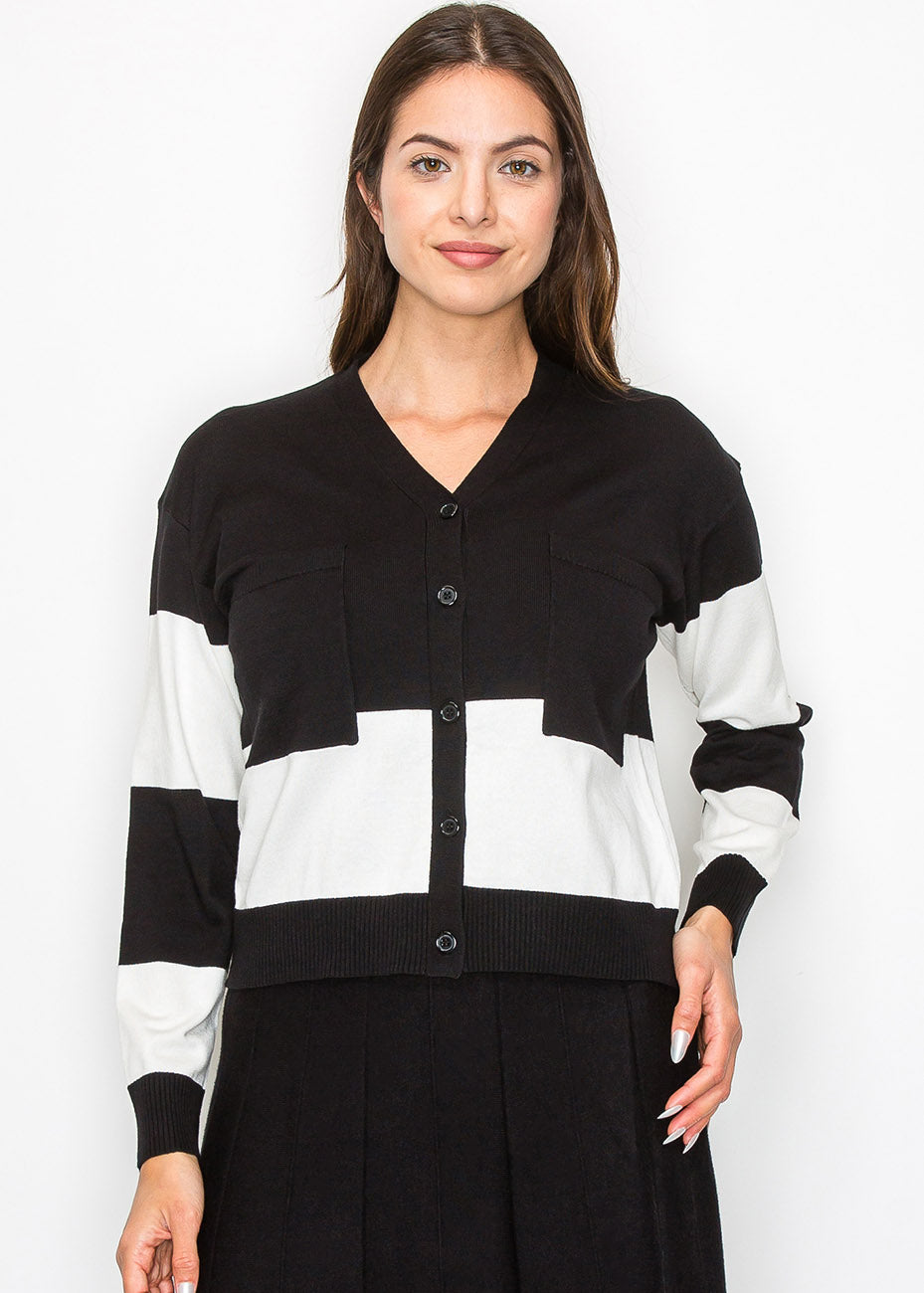 Schwarze & weiße Strickjacke mit Kontrastmuster