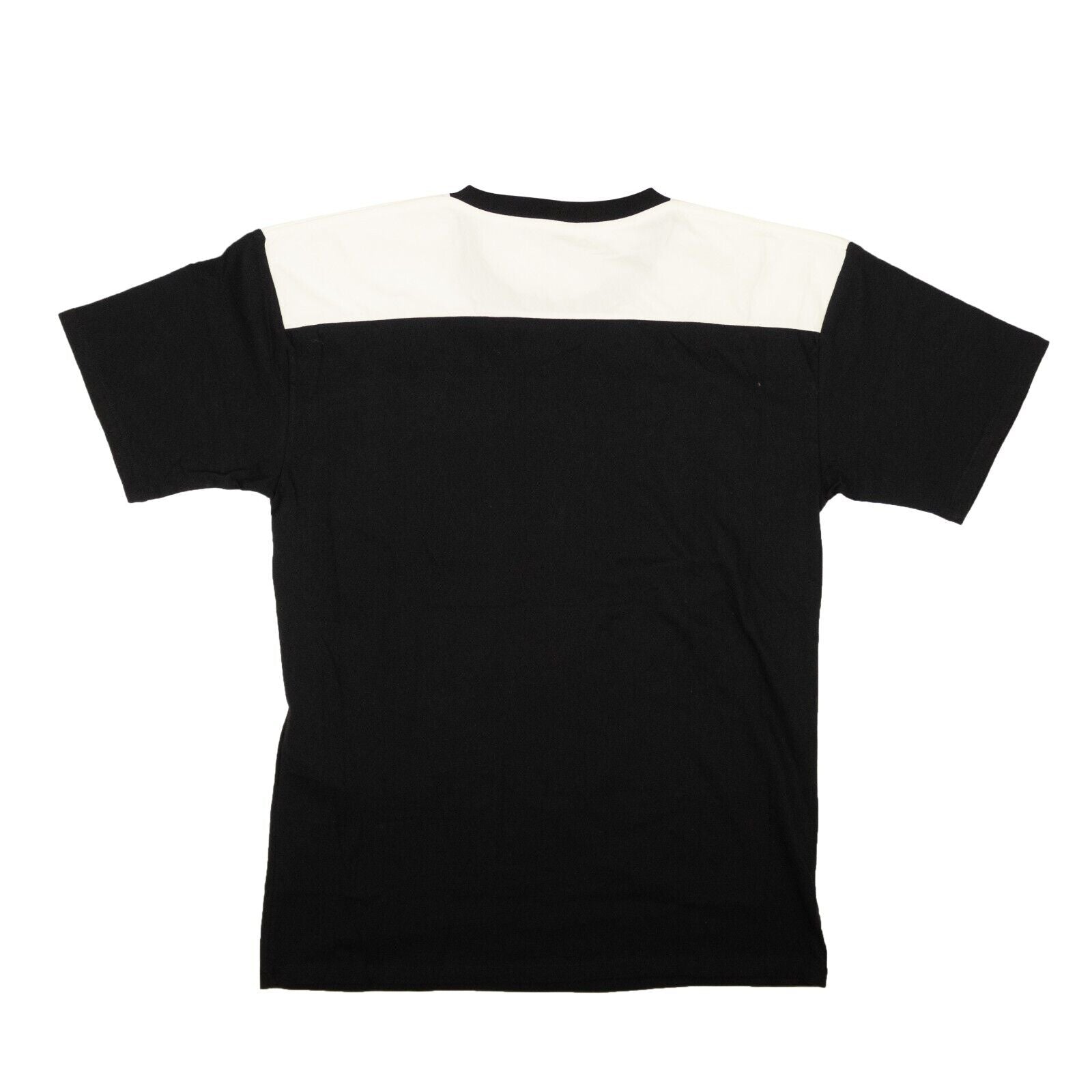 Schwarzes und weißes T-Shirt