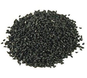 ganzer schwarzer Zwiebelkern