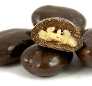 mit dunkler Schokolade überzogene Pekannüsse