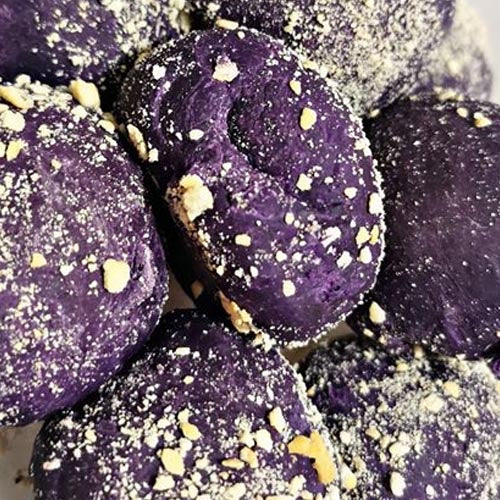 Kagat Bäckerei – UBE Käse Pandesal – 10 Stück