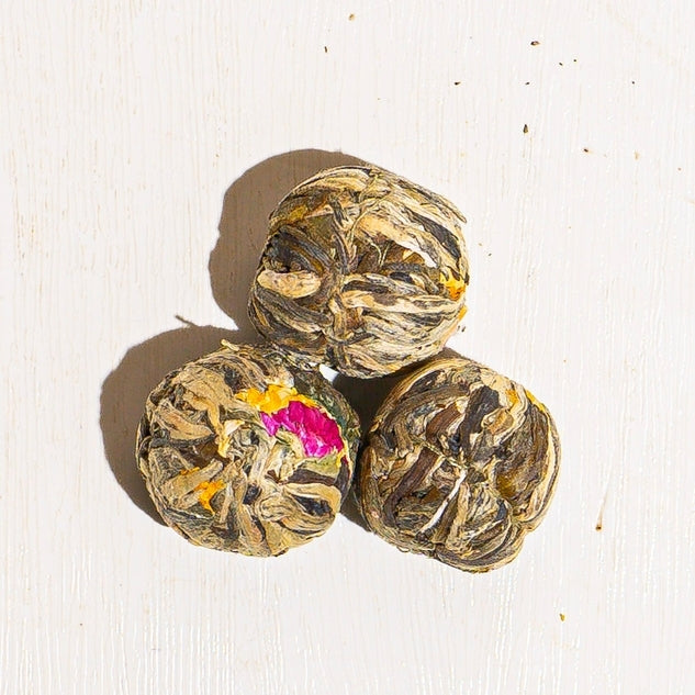 Blühende Blume Artisan Tee Ball