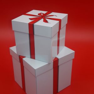Dekorative Metalldosen im Geschenkbox-Design