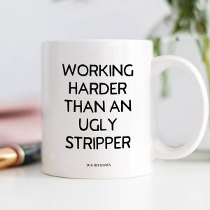 Digibuddha – härter arbeiten als ein hässlicher Stripper Becher, lustiger Kaffee Mu