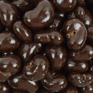 dunkle Schokolade bedeckt Cashews