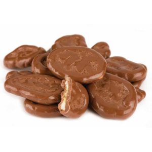 Milchschokolade bedeckt Bananenchips