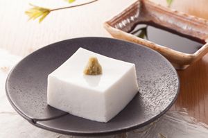 Kadohama Goma Dōfu – Traditioneller Sesam-Tofu aus Koyasan, Japan (2 Flaschen, Sauce inklusive)